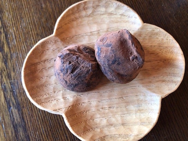 カルディ『ガヴァルニー　プレミアムトリュフ　ラズベリー』中身（筆者撮影）