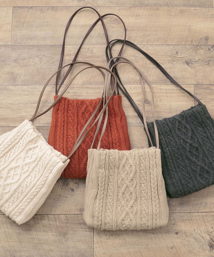 出所：ハニーズ公式通販サイト ケーブル編ニットトート