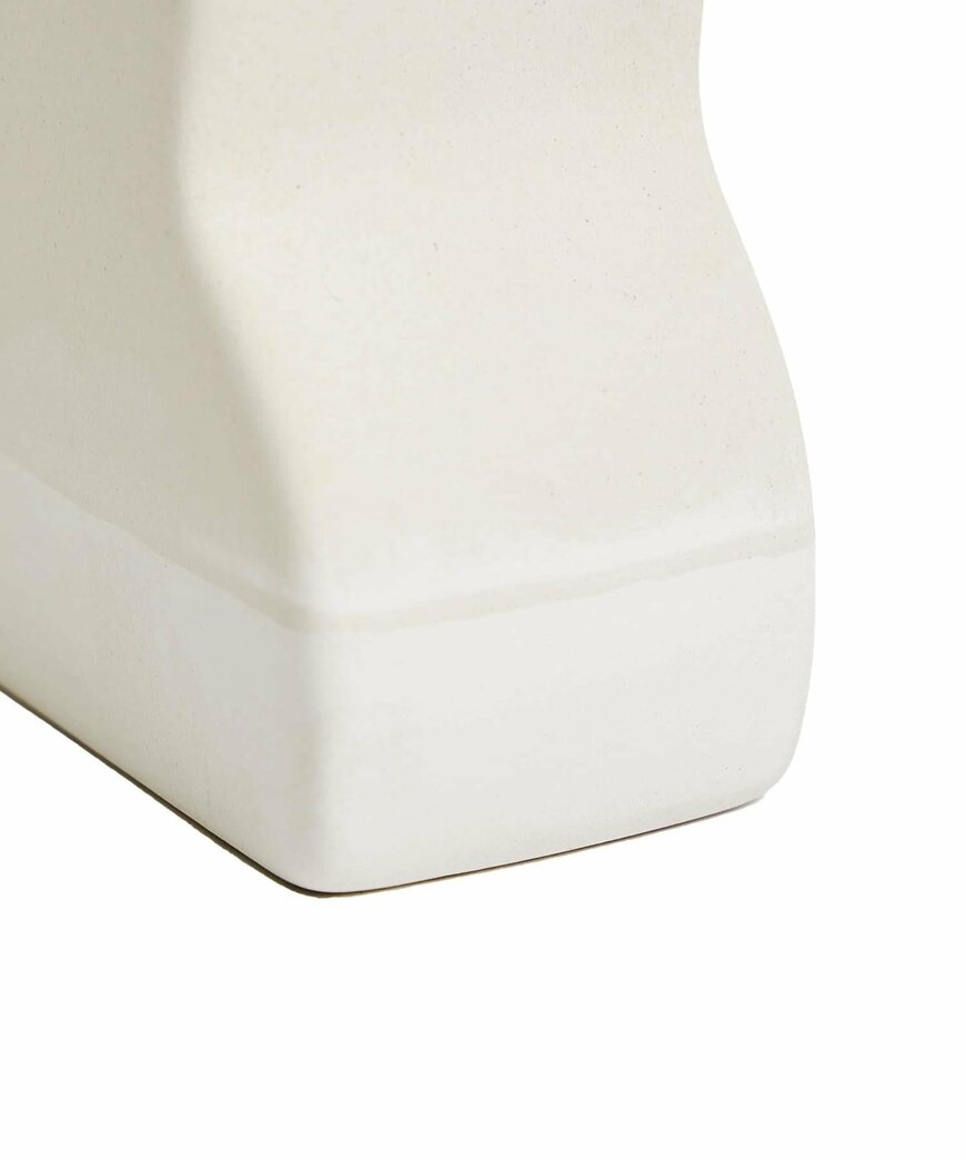 出所：パルグループ公式ファッション通販サイト 3COINS イビツフラワーベース素焼き加湿器