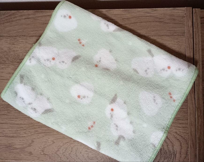 出所：筆者撮影（セリア、ふんわりフェイスタオルシマエナガ柄）