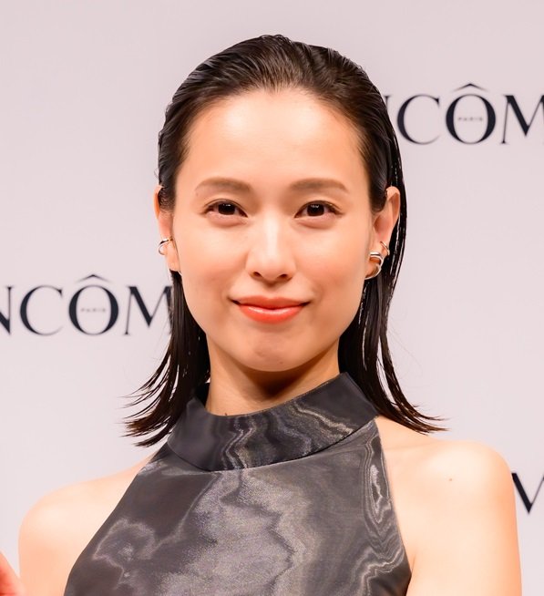 出所：日本ロレアル株式会社『日本のランコム ミューズ 戸田恵梨香さんが「ジェニフィック アルティメ セラム」と目指したいのは、「回復力」「ジェニフィック アルティメ セラム」がみなさんの味方に』 