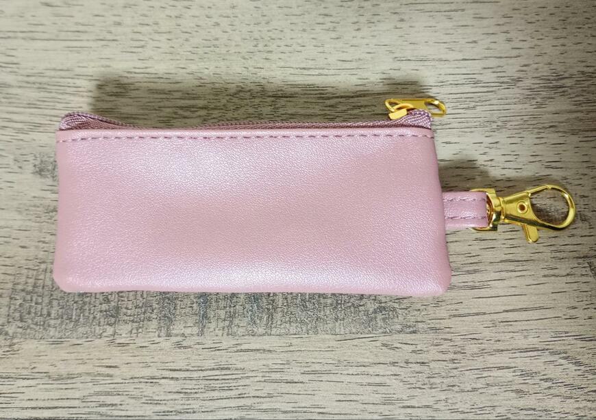 筆者撮影（セリア、スリムコインケース フック付 WM）