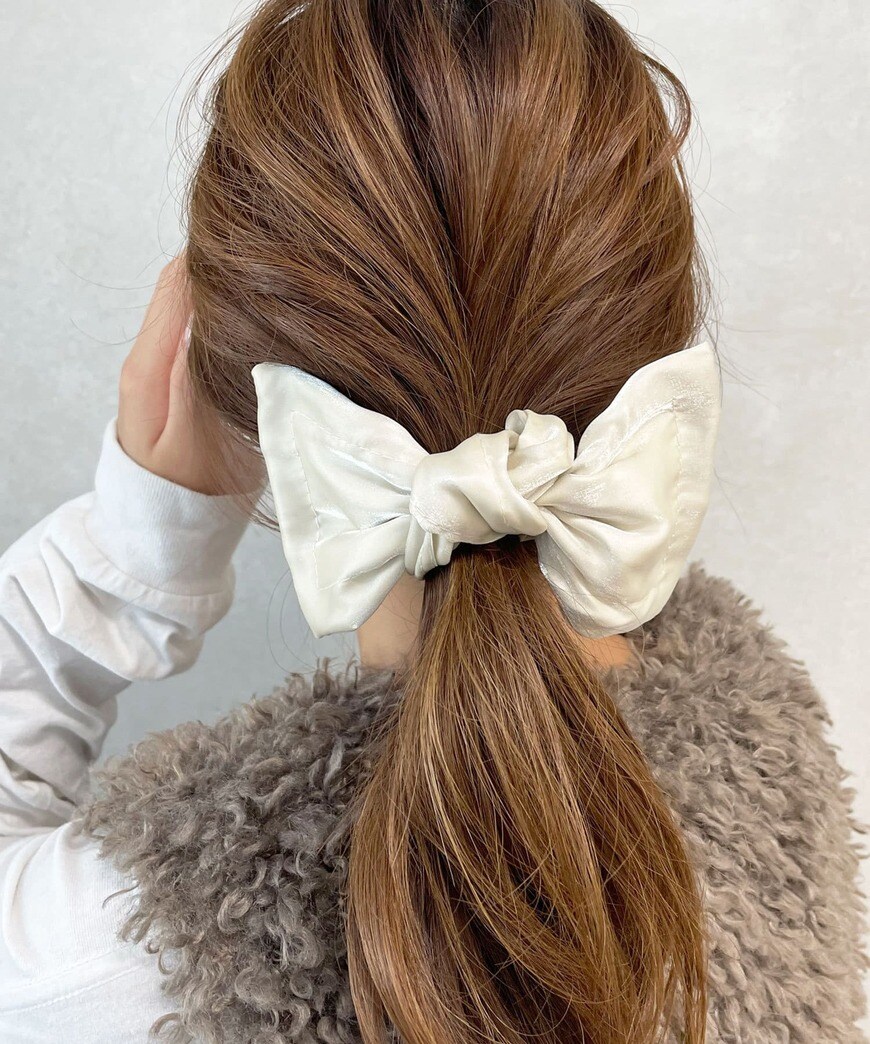 出所：パルグループ公式ファッション通販サイト 3COINS 【SNSで大人気！】サテンデフトバン