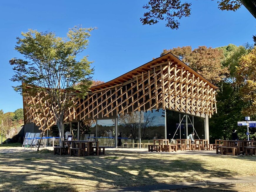 【取材記事】昭和記念公園の紅葉が見頃！隈研吾氏設計「オカカフェ」の内装からメニューまで紹介