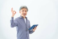 【厚生年金と国民年金が月額20万円以上】ひとりで達成する人は何パーセントいる？65歳以上の平均的な収支一覧つき