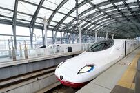 西九州新幹線の「巨大ウエハースみたいな斜面」に圧倒される　山上へ伸びた光景に「おいしそうに見える」