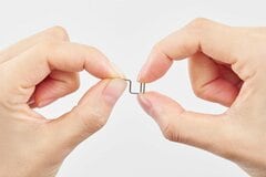 わずか約0.1gで、耐荷重は約1kg！シンプルを極めた「プッシュピン」がオシャレすぎ。使い方無限大！