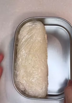 ご飯をお弁当箱の形に合わせます