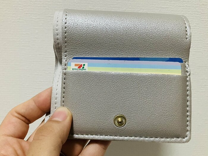 カード収納ポケットに入るカードは2枚