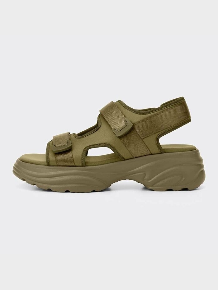 GU公式　ボリュームソールスポーツサンダル＋E