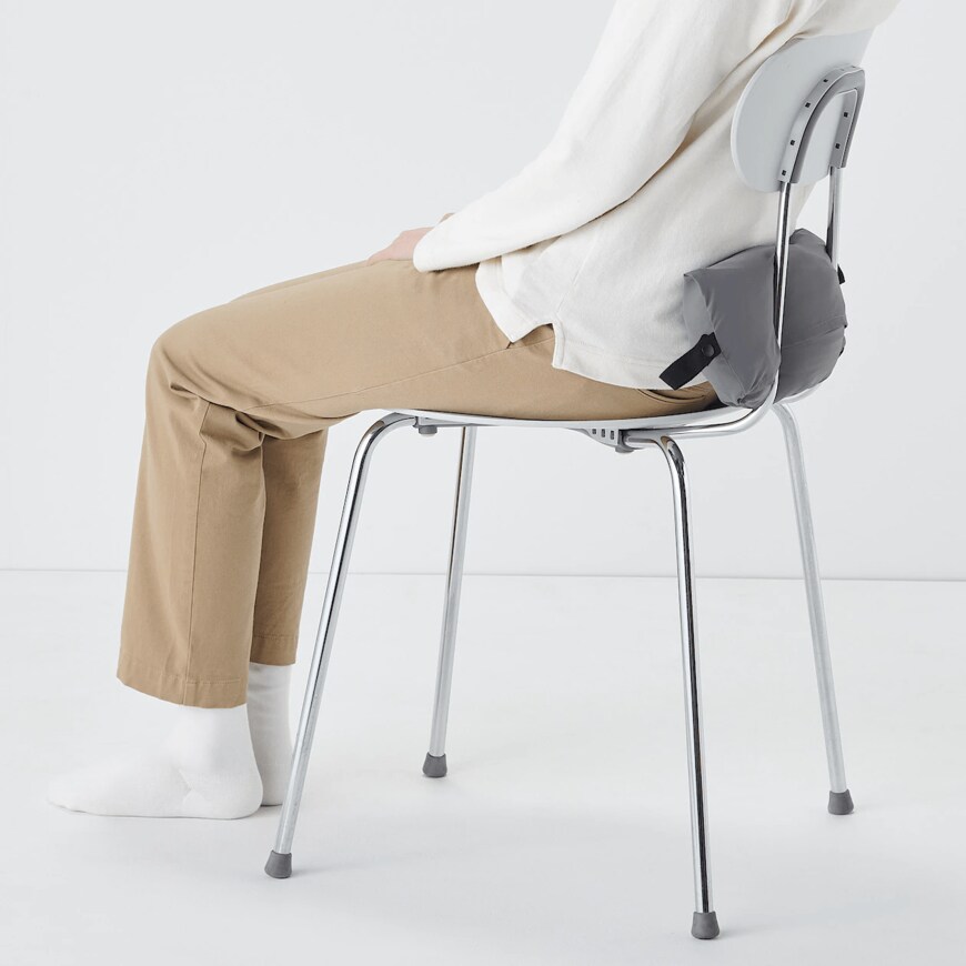 出所：無印良品ネットストア ひざ掛けにもなるピロー