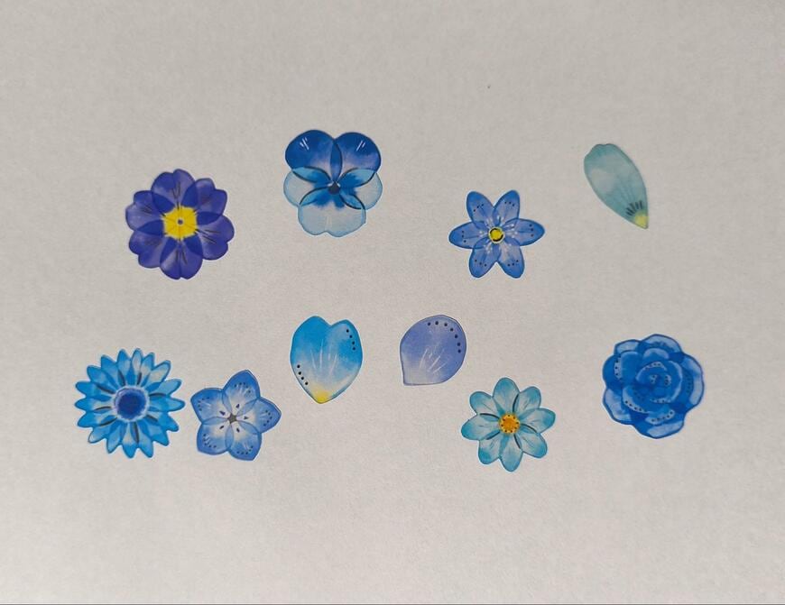 筆者撮影（セリア、クリアフレークシール ブルー/ クリアフレークシール イエロー）