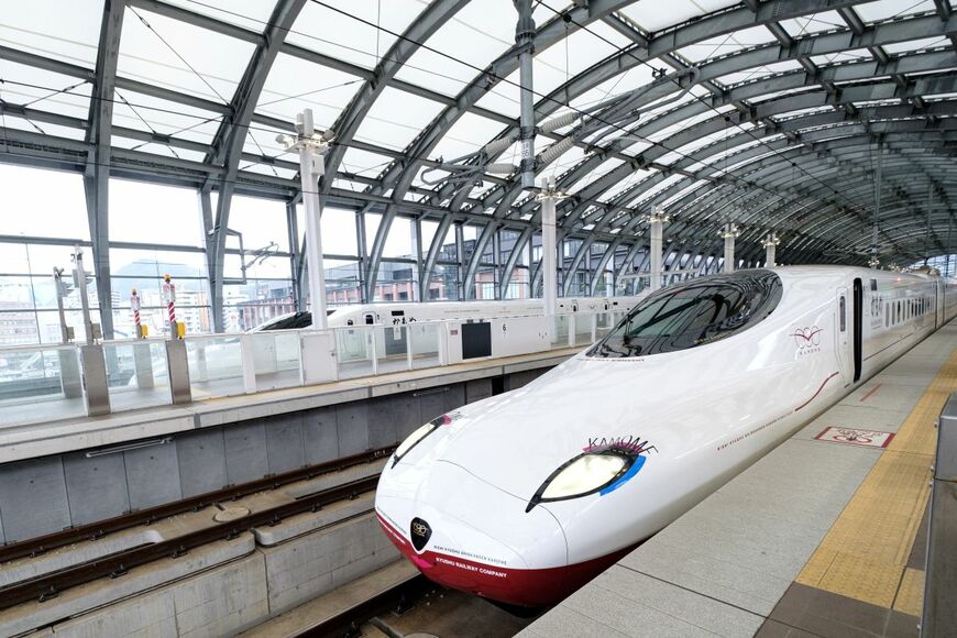 西九州新幹線の「巨大ウエハースみたいな斜面」に圧倒される　山上へ伸びた光景に「おいしそうに見える」
