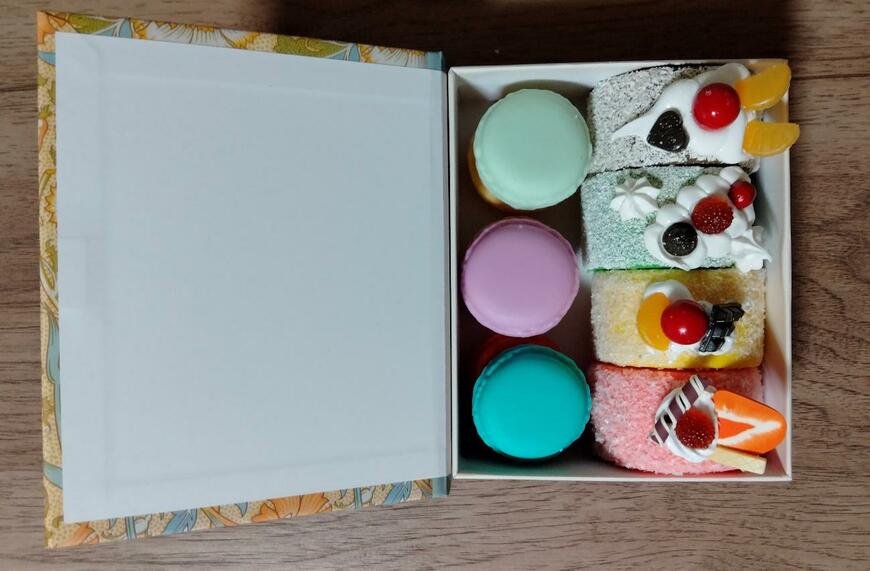 筆者撮影（セリア、ブック型ボックス M ウィリアム・モリス）