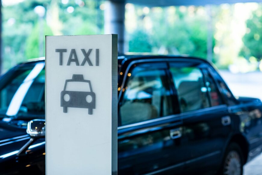 【最新】タクシー運転者の年収はいくら？平均年齢・勤続年数も【2023年更新版】