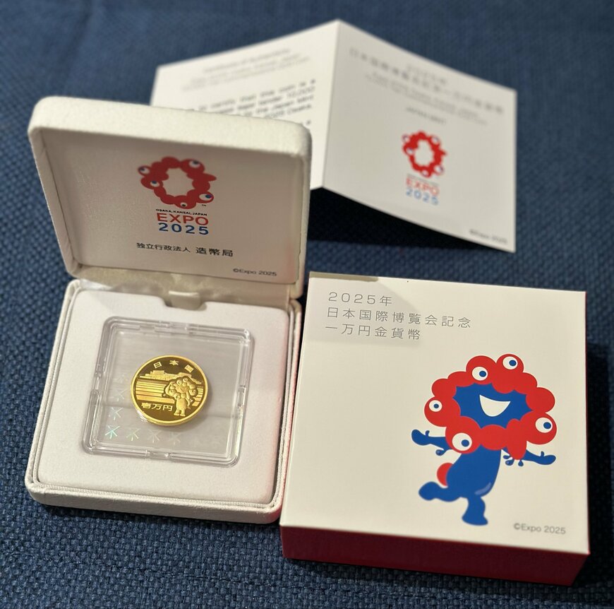 金色に光るミャクミャク