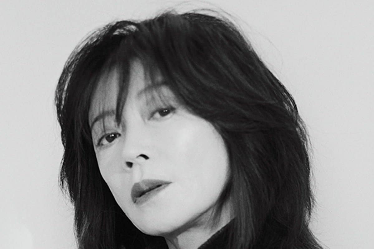 60歳 中森明菜 かっこいい…シックなジャケットスタイル姿を披露！大人