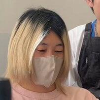 「大工事でいきましょうか」根本が伸びきった男性の髪→「ホワイトシルバー×ブラック」のコントラストが華やかなデザインカラーに！