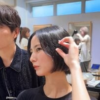 「パヤパヤ毛が気になる」女性が縮毛矯正＆カットで変身！前髪ありのおしゃれなボブヘアが素敵