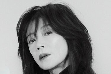 60歳 中森明菜 かっこいい…シックなジャケットスタイル姿を披露！大人