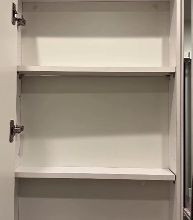 ダイソーやセリアのアイテムを活用する洗面所の100均収納術。使用頻度や種類ごとに整理整頓し、デッドスペースゼロにする手順と仕上がり