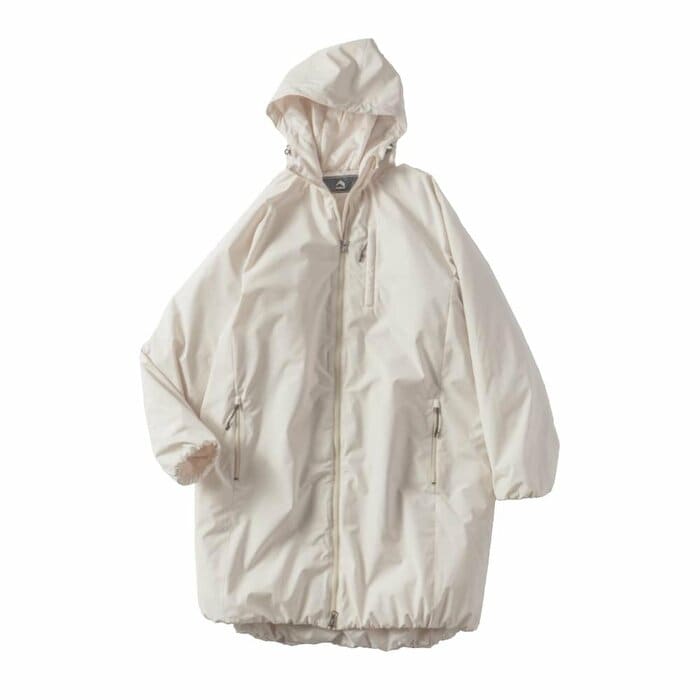 ファスナーの下側を少し開けるだけで足さばきが格段にスムーズに