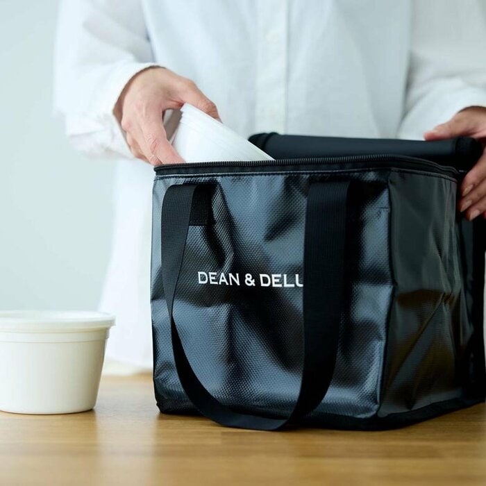 特筆すべきは約幅22×高さ22×マチ23cmという絶妙なサイズ感