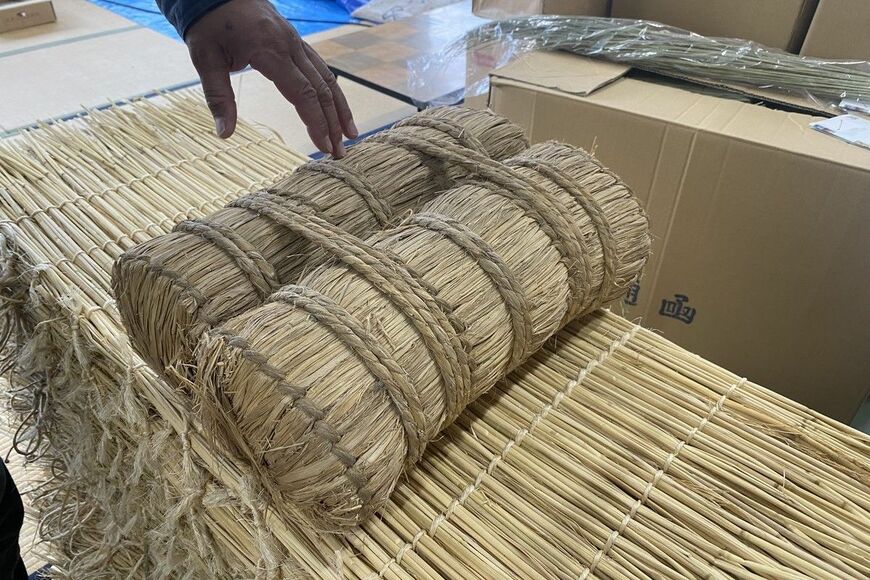 相撲の「土俵」を作るのに欠かせない意外な手仕事が話題に　「初めて知りました」「こんな手間暇が」