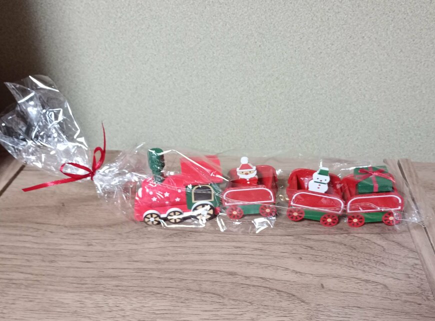 筆者撮影（ダイソー、クリスマス機関車（A））