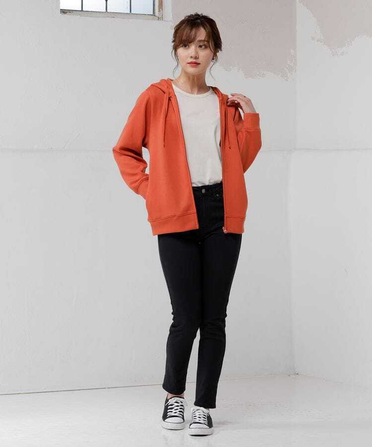 出所：Honeys Online Store きれいめジップパーカー