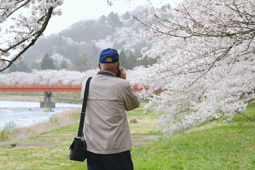 50歳代「貯蓄2000万円」でも危機感を！ 65歳以上の無職夫婦世帯が「月4万円」近くの赤字