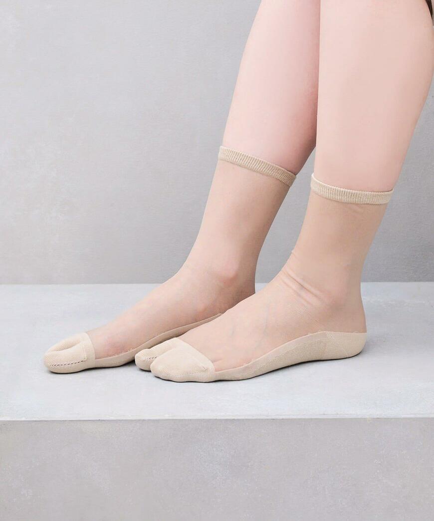 出所：パルグループ公式ファッション通販サイト 3COINS ストッキング風足袋クルーソックス