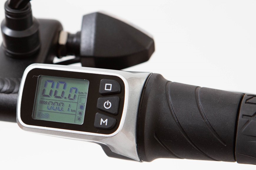 3つのモードはボタンで切り替え、グリップ根本がスロットル（写真提供：glafit）