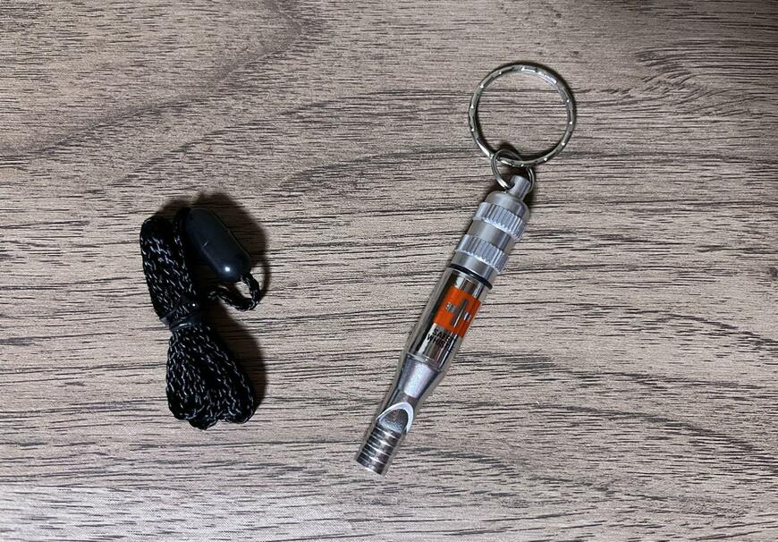 セリア、緊急用呼子笛