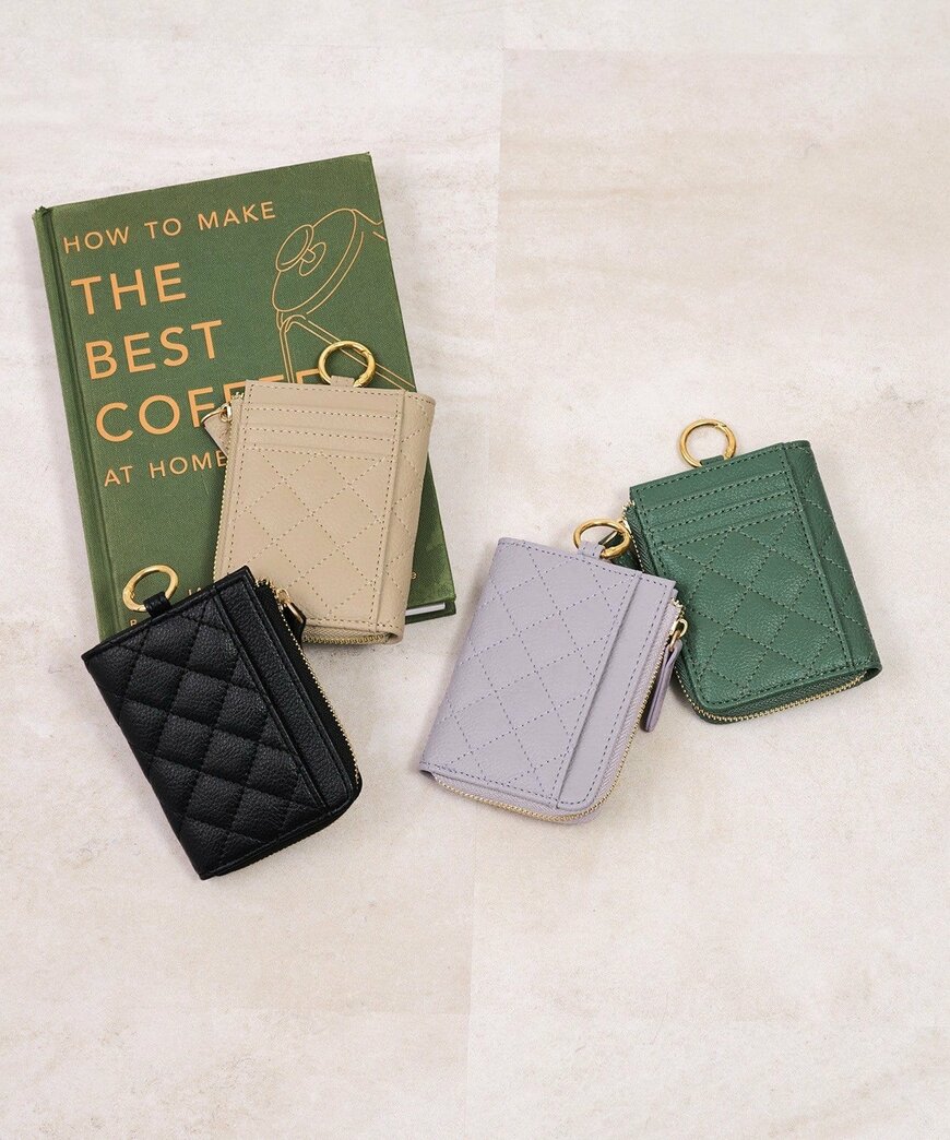 3COINS公式　キルティングマルチケース