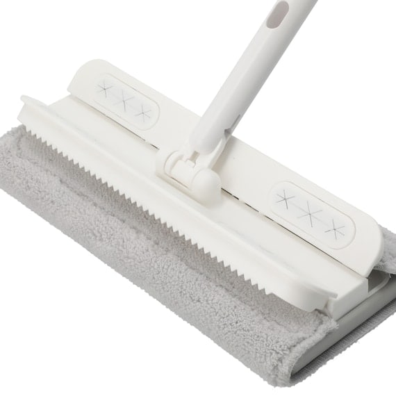 出所：ニトリ公式　フローリングワイパー マイクロファイバークロス付き（ラクッカDG）