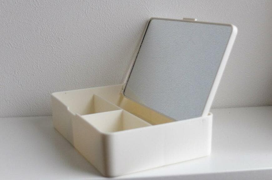 セリア公式収納BOX付きミラー横型