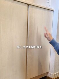 築6年住宅の「真っ白な下駄箱」を1児ママが…リメイクシート貼るだけDIY→「ナチュラル可愛いラタン風」に雰囲気ガラリ！