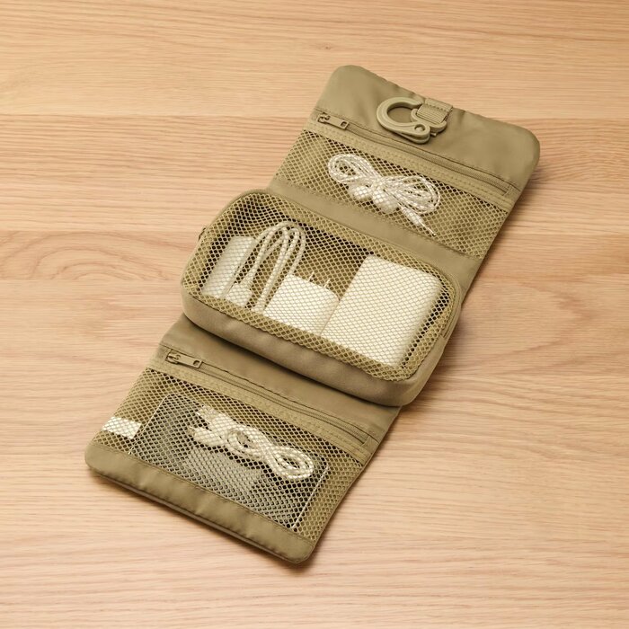 内側がメッシュ素材になっており、中身が見やすく便利