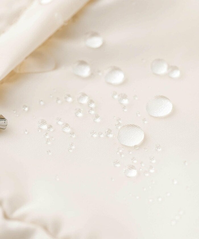 小雨程度の濡れであればサッと拭き取るだけでお手入れが可能