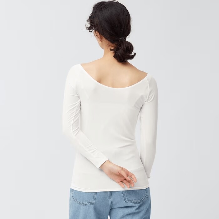 、袖も8分丈なので「服からインナーがはみ出る問題」を解決