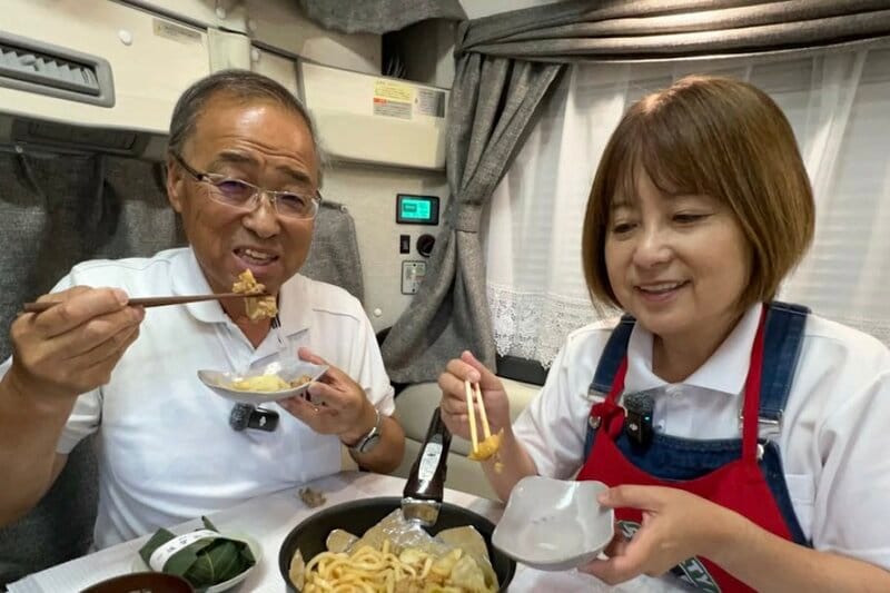 【60代夫婦の車中泊旅】岐阜の旅を締めくくる最後の車中飯 郷土料理「鶏ちゃんうどん」に「朴葉寿司」も