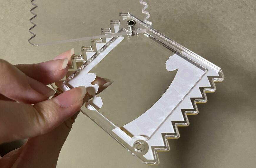 筆者撮影（セリア、シャカシャカフレームキーホルダー お菓子風）