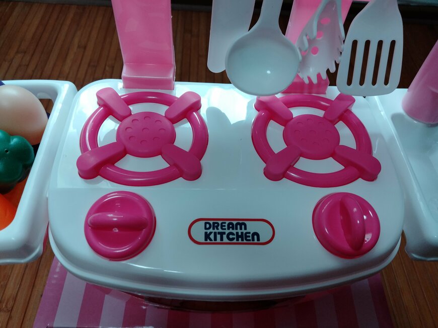 筆者撮影（ダイソー、ままごと（キッチン））