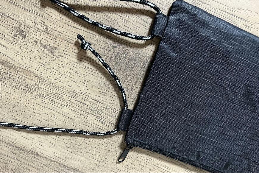 セリア、サコッシュ 縦型チェック約12.5×19cm画像