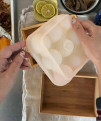 【女子高生弁当】シンプルなのにおしゃれ見え！まん丸おにぎりと焼き鮭のお弁当が美味しそう