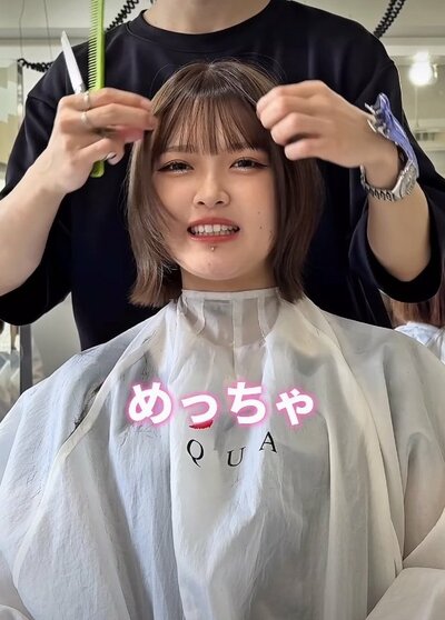 軽やかなウルフボブに
