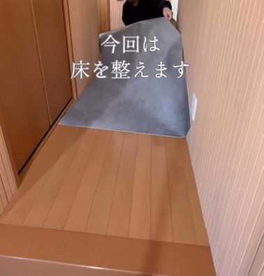 「参考にさせてください」築20年中古戸建〈玄関ホールの床〉→3児ママの簡単DIYでスタイリッシュな〈コンクリート柄〉に雰囲気ガラリ！