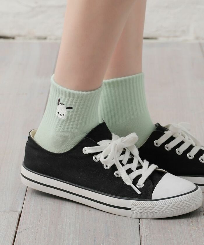 優しいカラーから通勤や通学にも使えるベーシックカラーまで