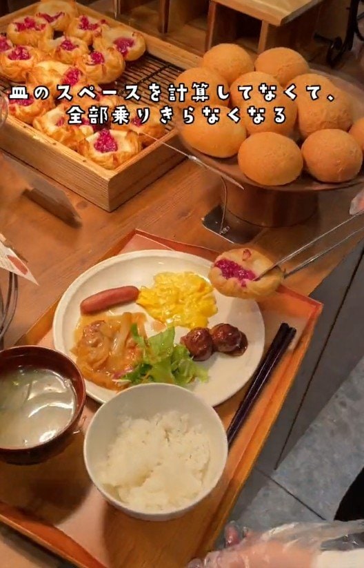 出所：@superhotel_official「スーパーホテルの朝食あるある」